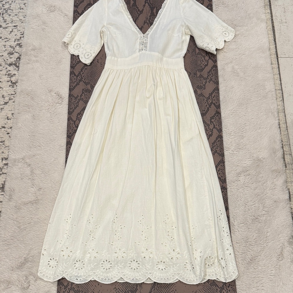 Zara Cream Eyelet Midi Dress With Lace
Detailing Small